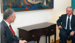 Գերմանիայի նորանշանակ դեսպանը հավատարմագրերի պատճենը հանձնել է Էդվարդ Նալբանդյանին