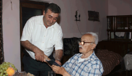 104-ամյա Մովսես պապը նոր անձնագիր ստացավ