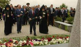 Սերժ Սարգսյանն այցելել է «Եռաբլուր»  զինվորական պանթեոն