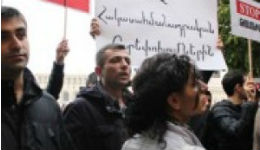 Բողոքի ակցիա ԱԺ-ի շենքի դիմաց