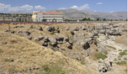 Թուրքական դպրոցի տարածքում սպանված 10 հազար հայերի դիակներ լքված են. Քրիս Բոհջալյան