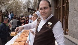 Երևանում աշխարհի ամենաերկար գաթան են թխել. Գինեսի ռեկորդների գրքում հայտնվելու հնարավորություն ունի